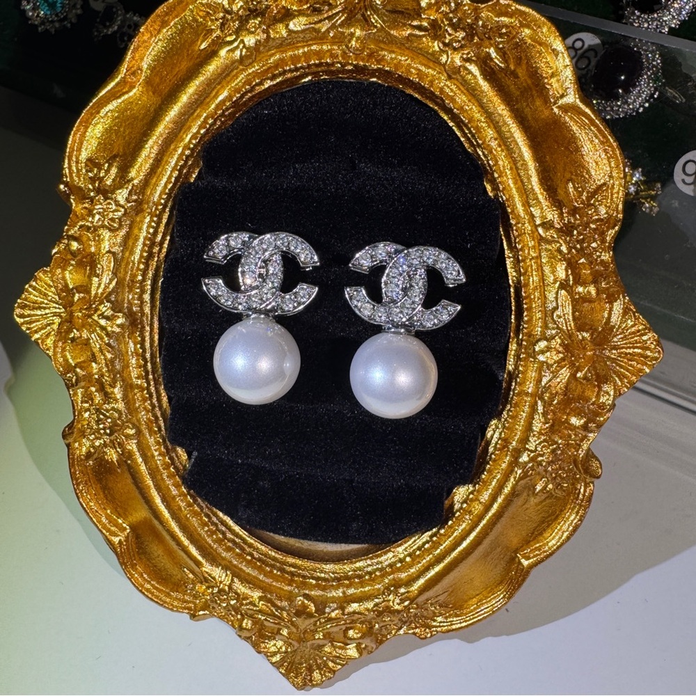 S925 Posts-Crystal Pearl Drop Earrings in White and Silver